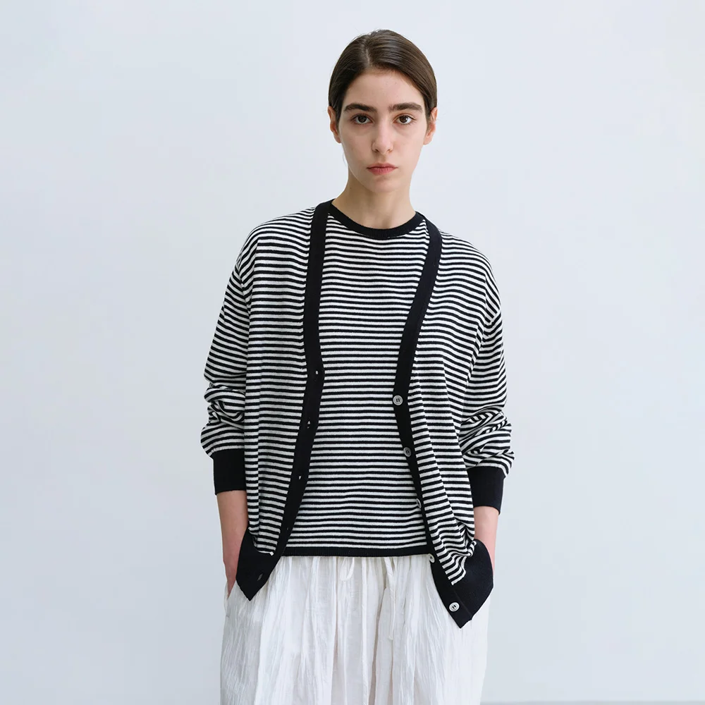 Nicholson V Cardigan in Navy stripe
