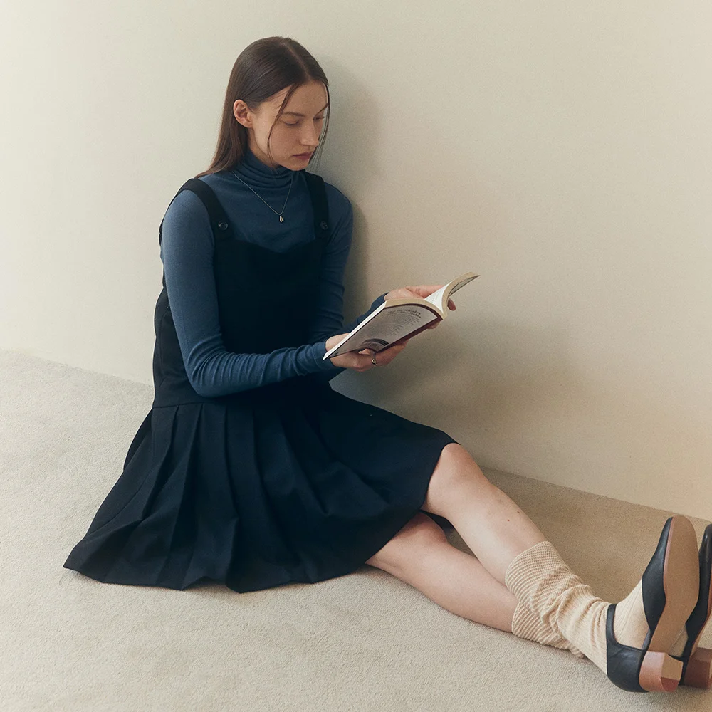 WOOL PLEATS MIDI DRESS (moat black)
