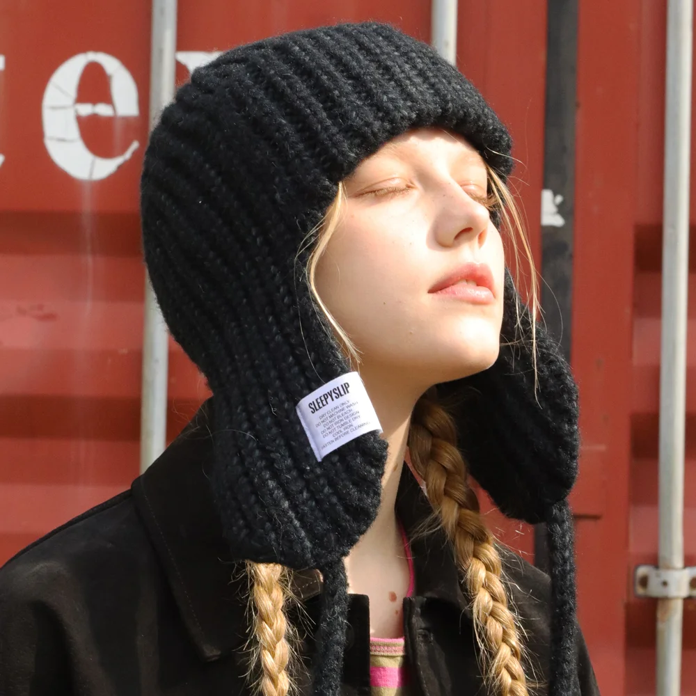 MOSS KNIT BLACK TROOPER HAT