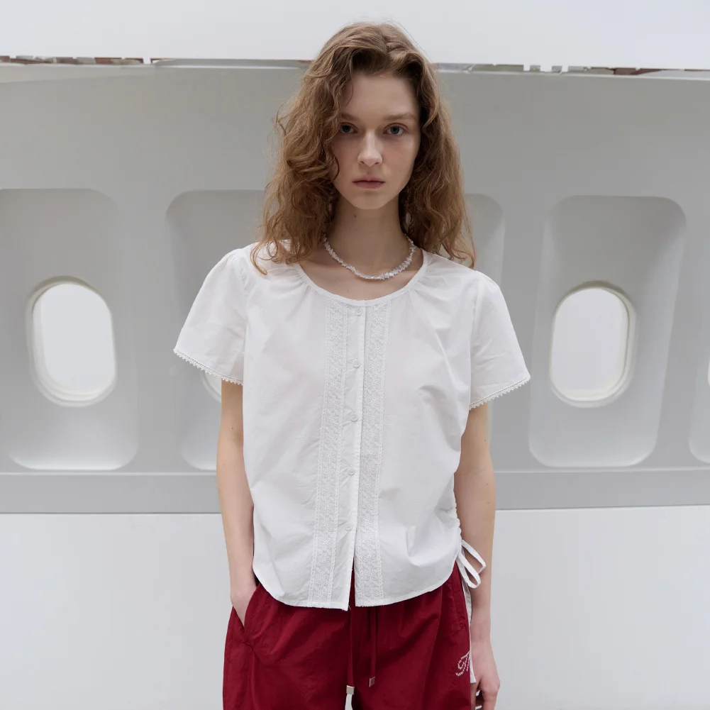 Between Shirring Lace Blouse (Ivory)