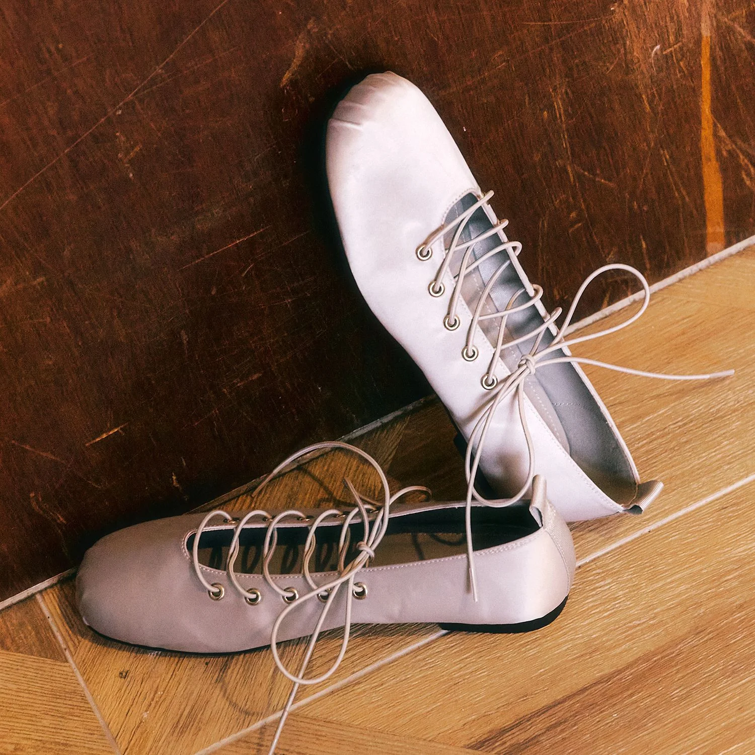DOLPHIN LACE UP FLATS / SILVER