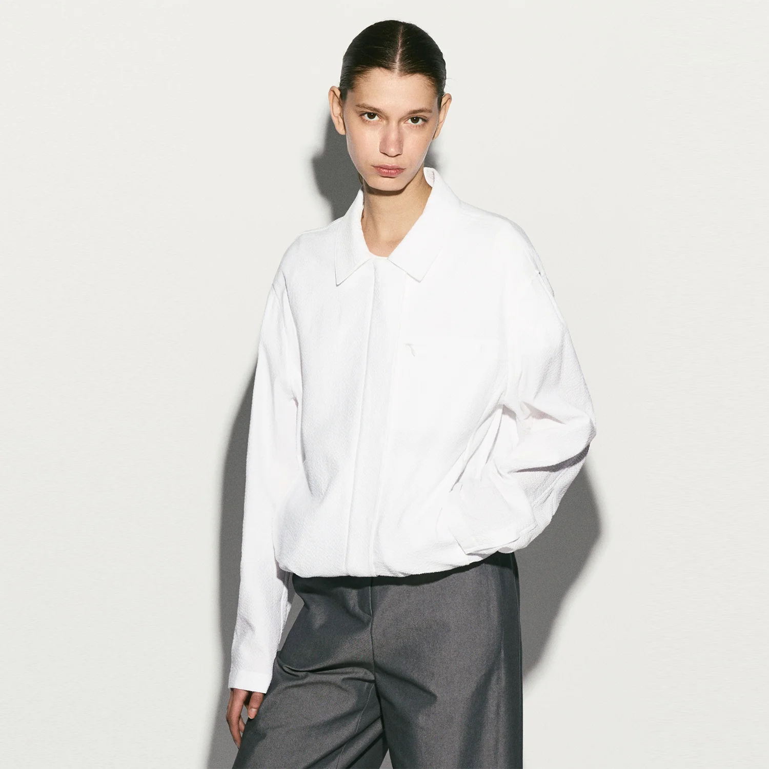 SEERSUCKER HIDDEN BUTTON JACKET WHITE