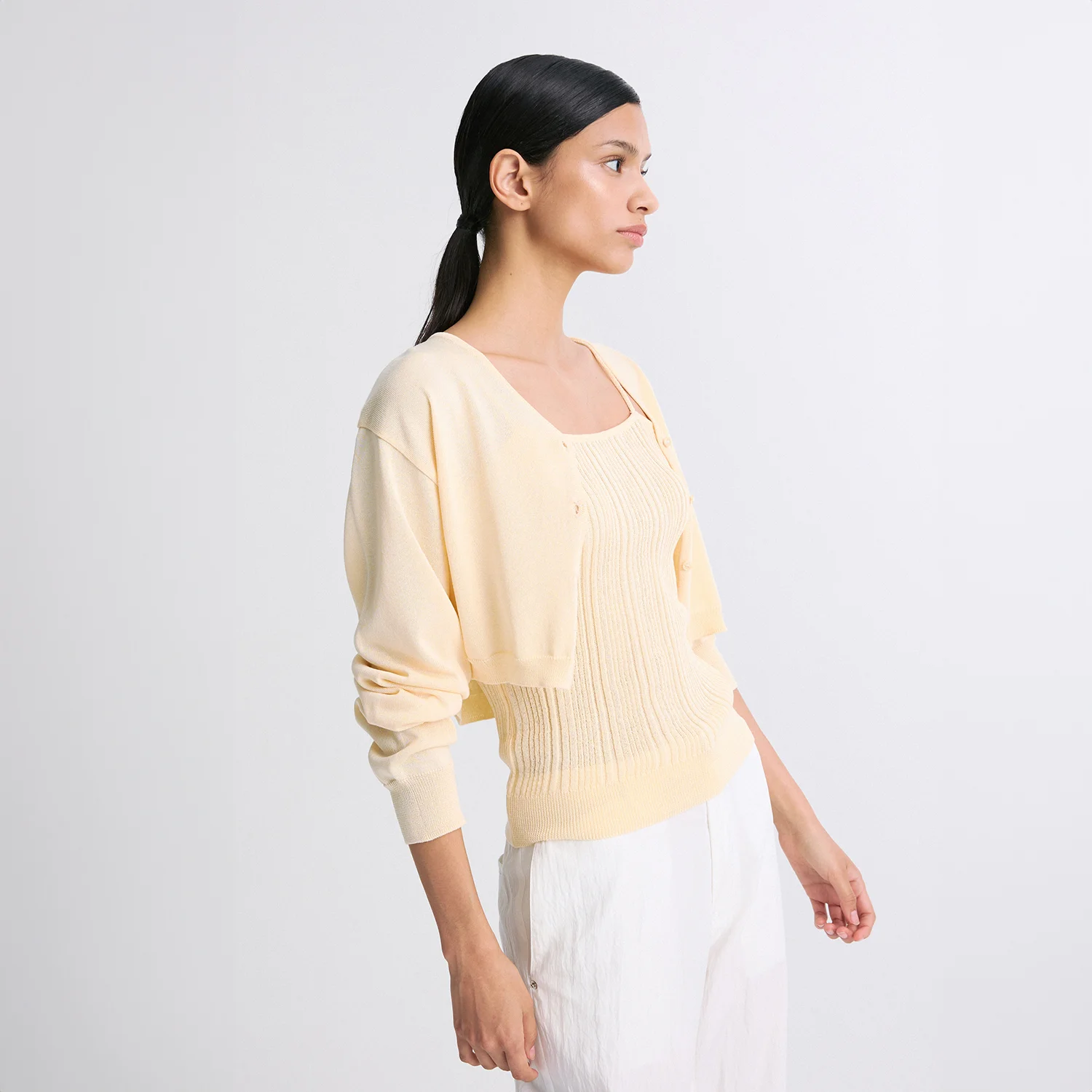 V-NECK CROPPED KNIT CARDIGAN VANILLA