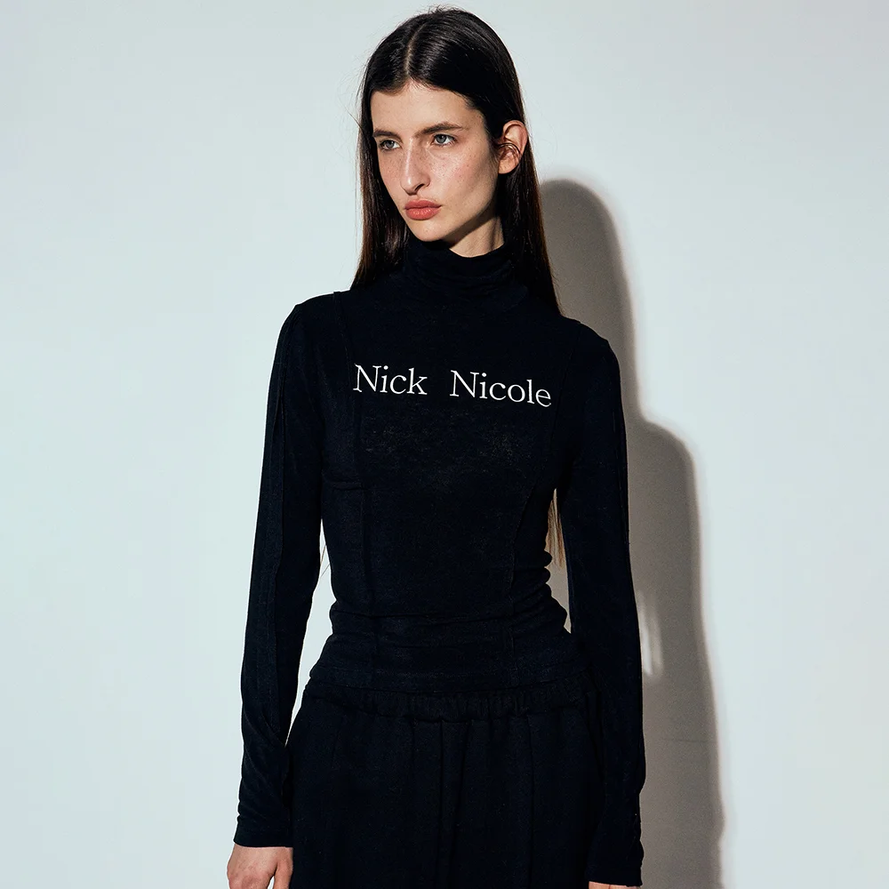 NICOLE PINTUCK LINE TURTLENECK TOP_BLACK