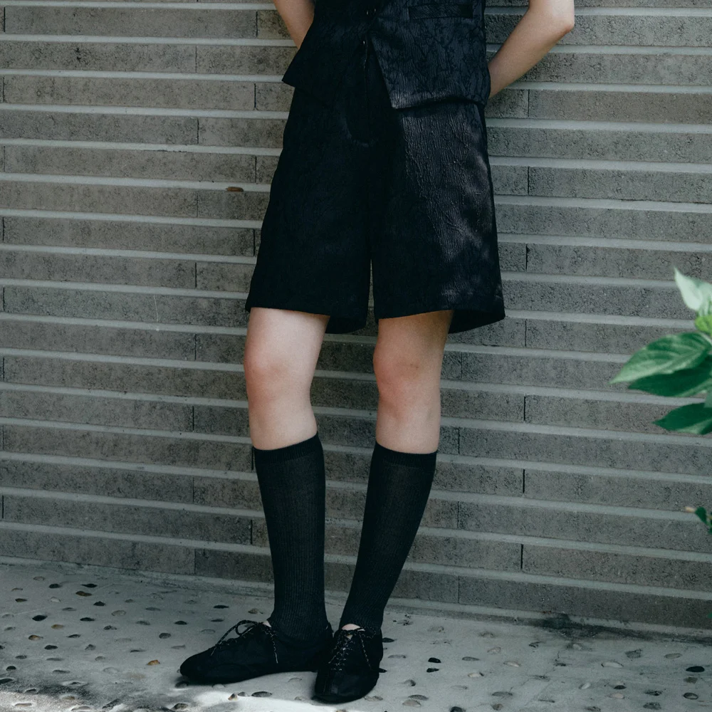 GLOSSY FLORAL JACQUARD SHORTS / BLACK