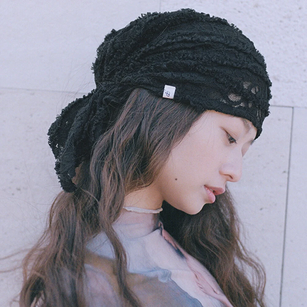 ROSY LACE BANDANA IN BLACK