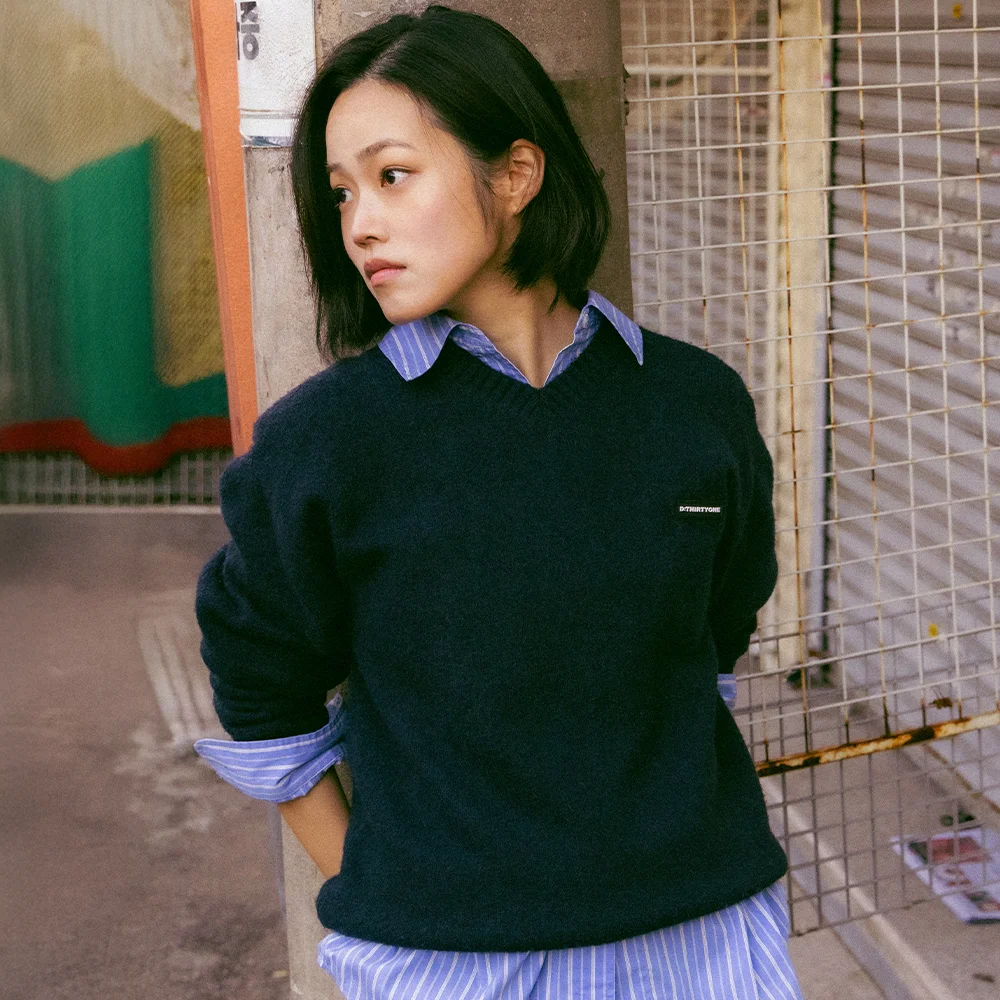 V-Neck Solid Sweater (NAVY)