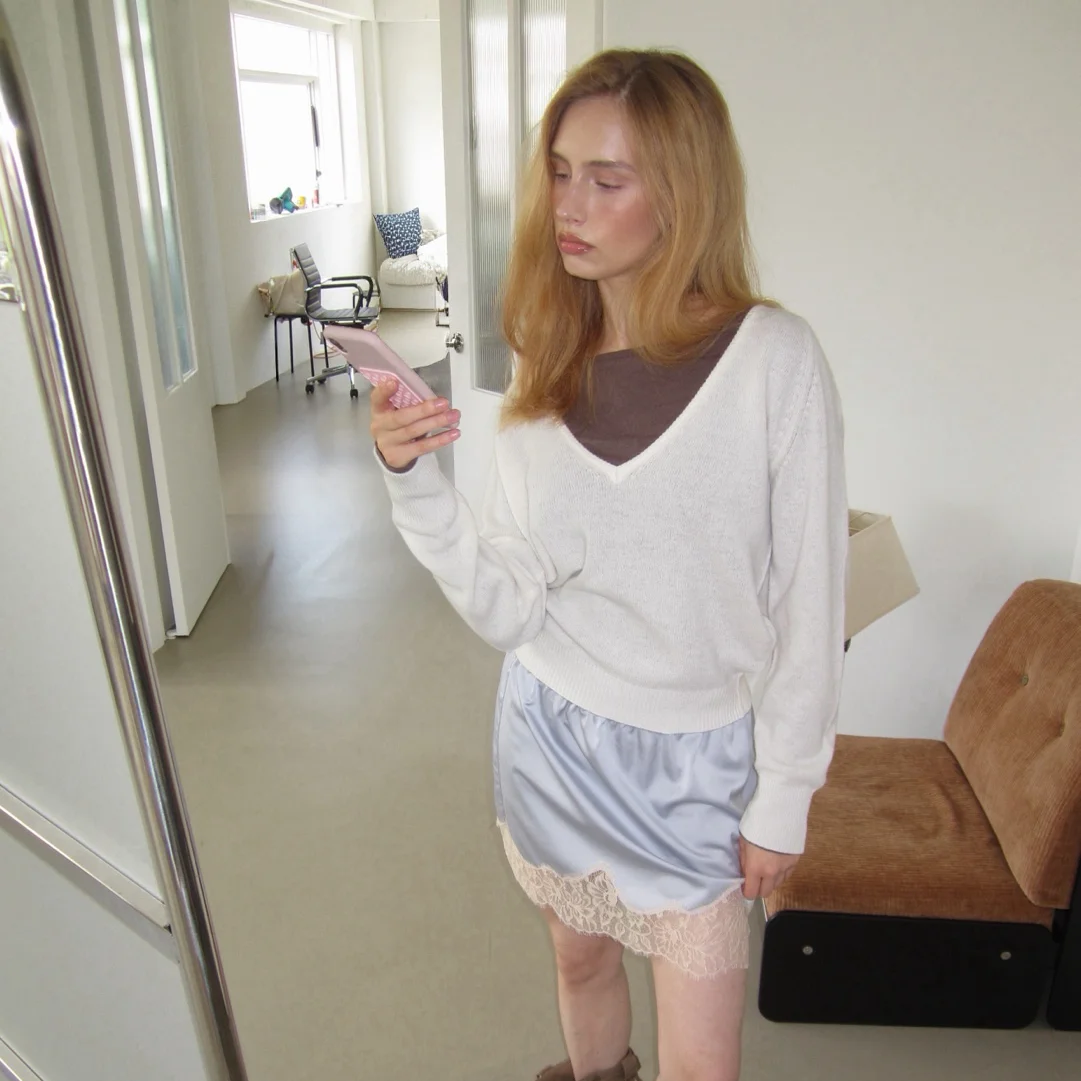 PURE WOOL DEEP V KNIT (IVORY)