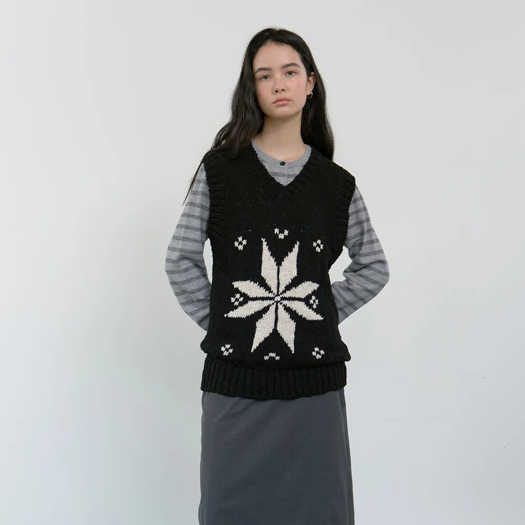NORDIC V-NECK KNIT VEST_BLACK