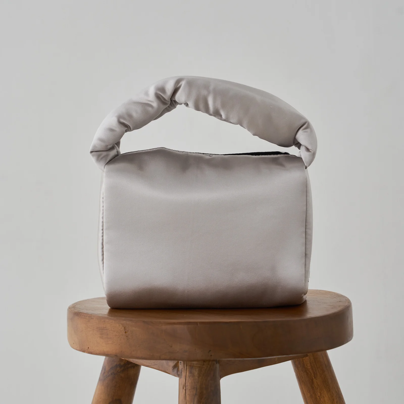 padding silk squre tote bag - SILVER 真絲 方形 銀色 鋪棉袋