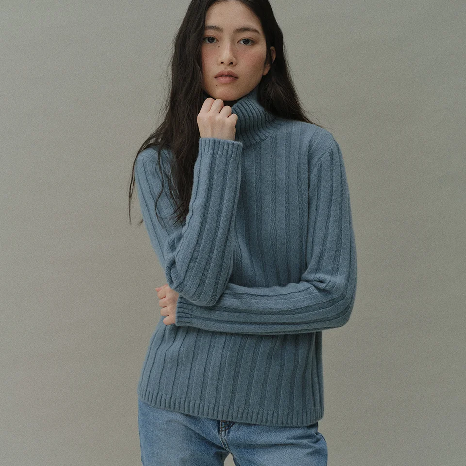 baby alpaca ribbed turtle (soft blue)