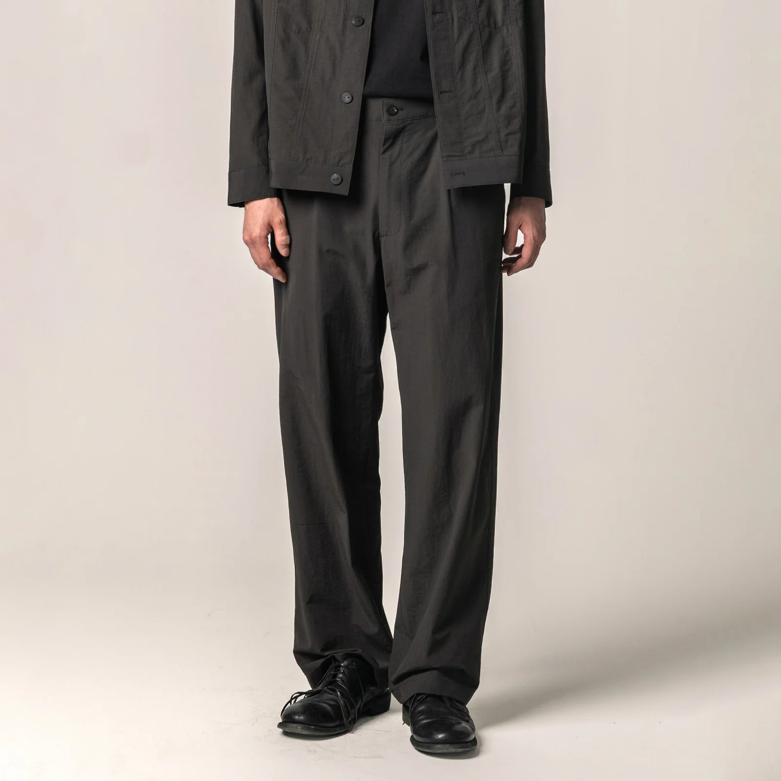 KOMATSU TABBY NYLON CHINO DARK BROWN