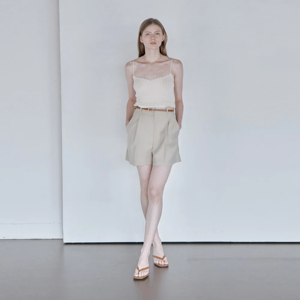 TWO PINTUCK BUTTON WOOL SHORTS (LIGHT KAHKI)