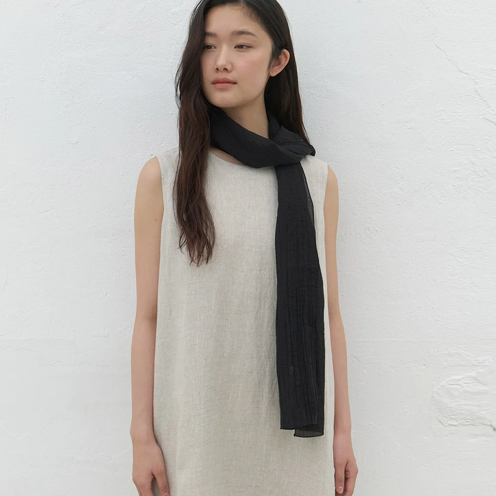 tencel blend wrinkle scarf-black