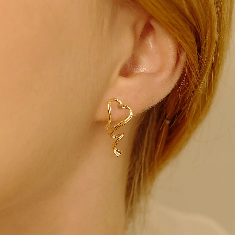 twist heart ribbon earring