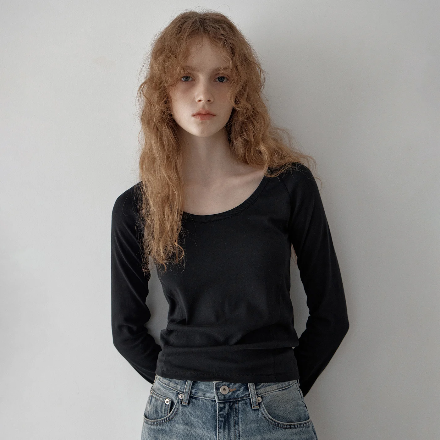 Kate raglan u neck t-shirt (black)