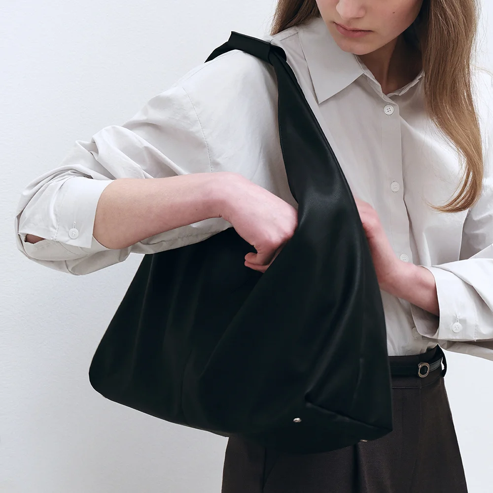 經典 Handle 皮革 Hobo Bag - 黑色