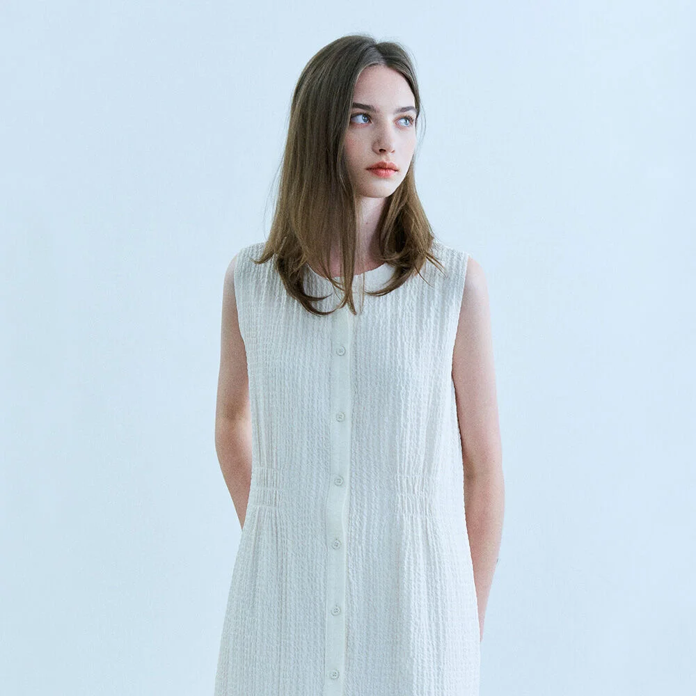 Seersucker sleeveless shirring long dress - ivory