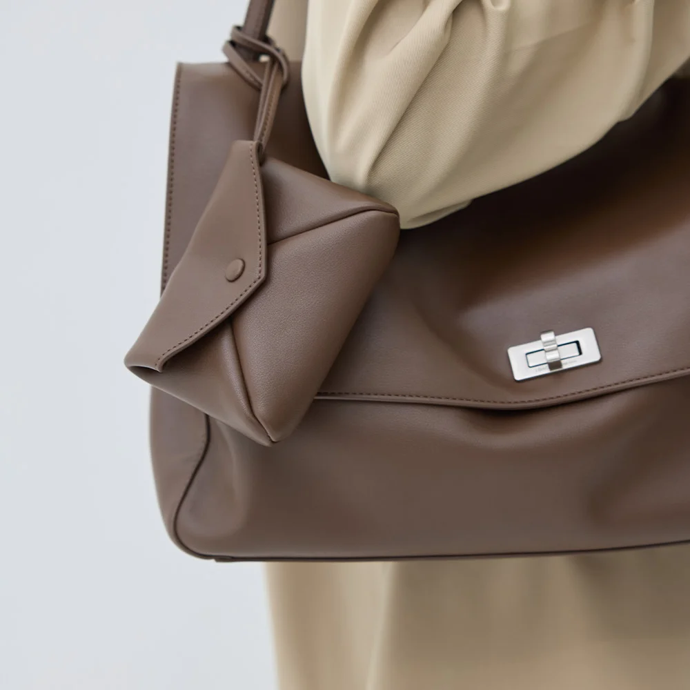 letter from paradise BAG charm - brown