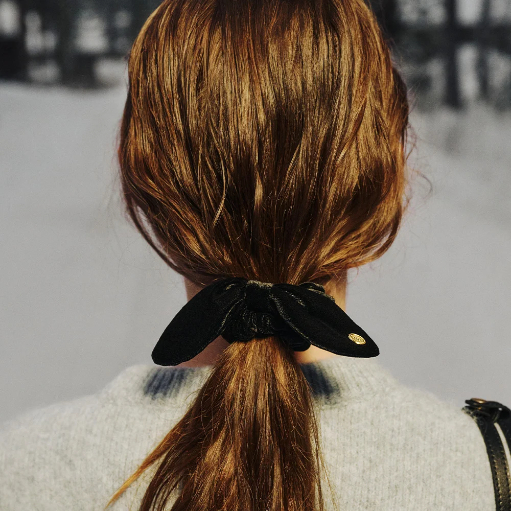 PLUME RIBBON HAIR SCRUNCHIES (BLACK)