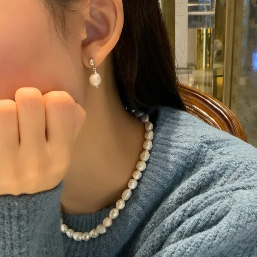 Baroque pearl earrings