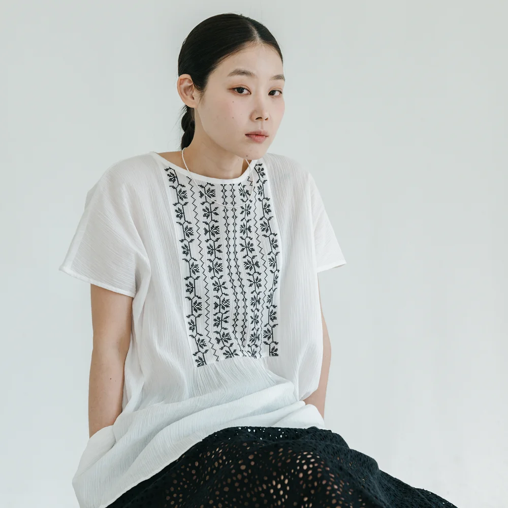 Embroidery Loose White Blouse