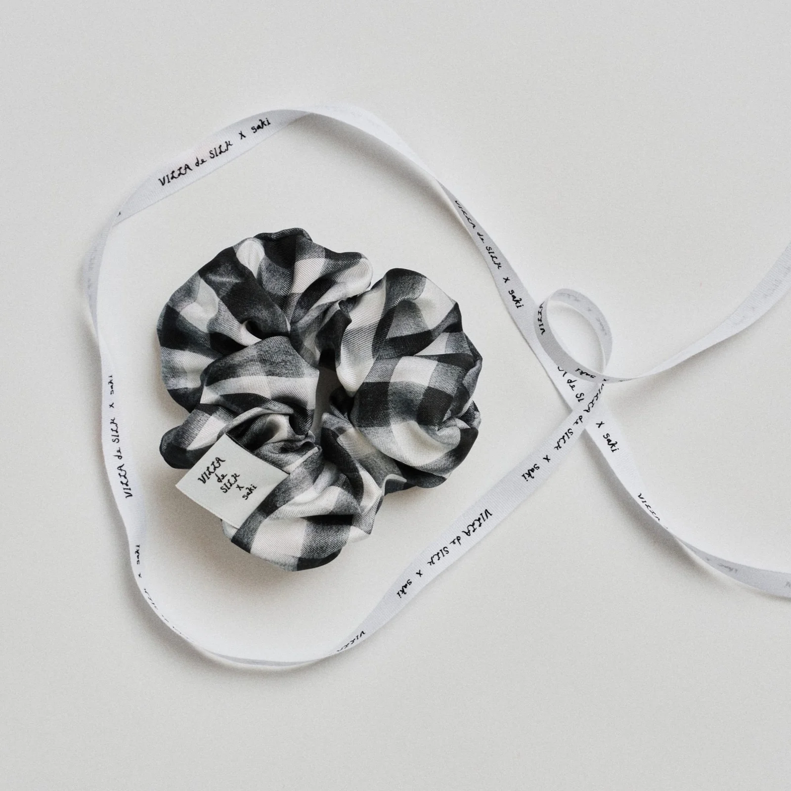 A womans silk scrunchie (3colors) - saki limited edition