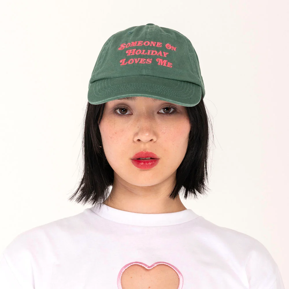 (W) SOMEONE ON HOLIDAY CAP (GREEN/PINK)