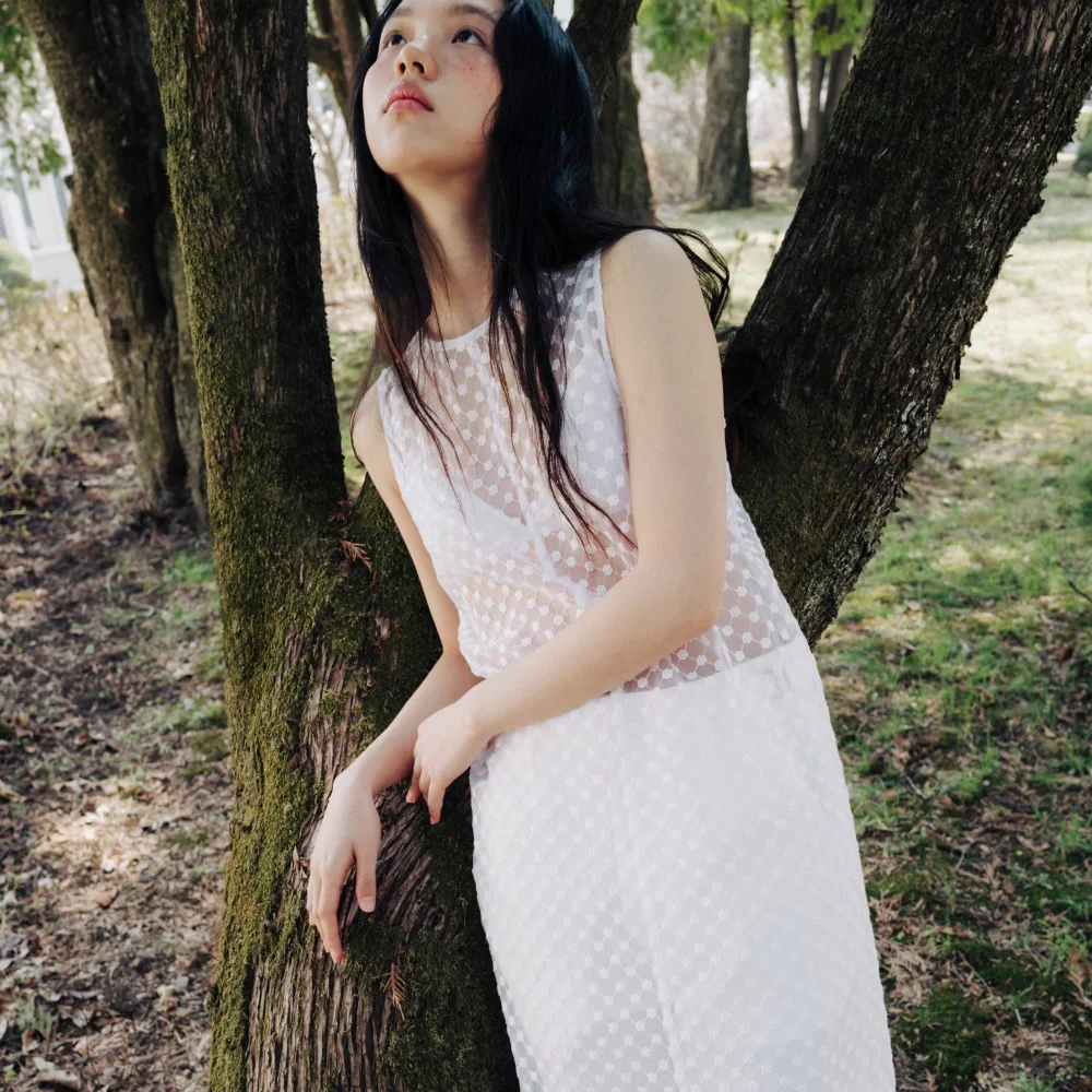 Floral texture sleeveless dress (white)