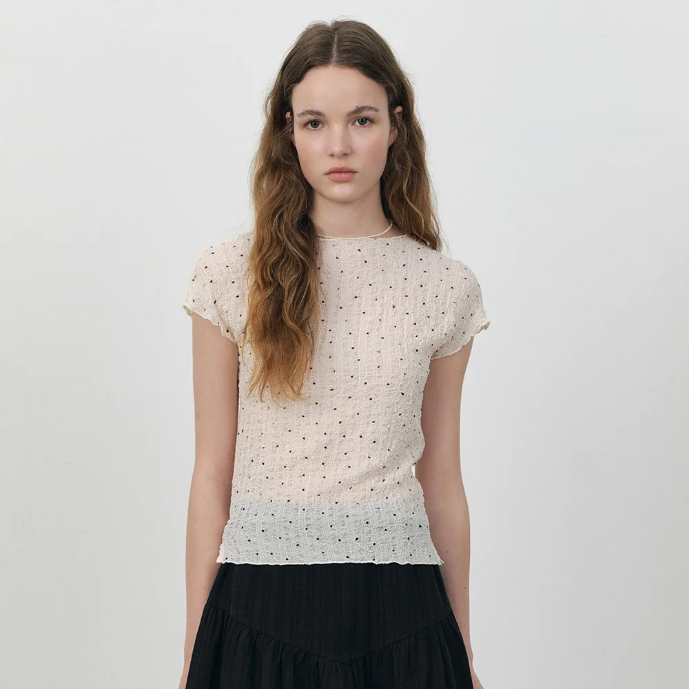 Dot crinkle mock neck sheer t-shirt_Cream