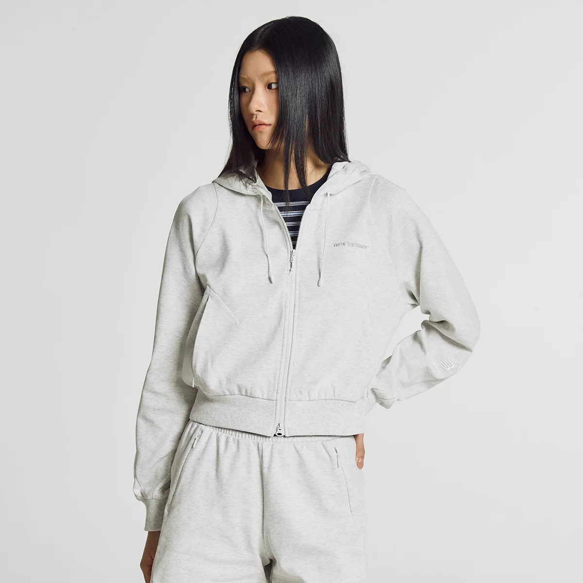 NBMDG2W412 / WOMEN 輕量 雙層織 連帽拉鍊外套 (L/GRAY)