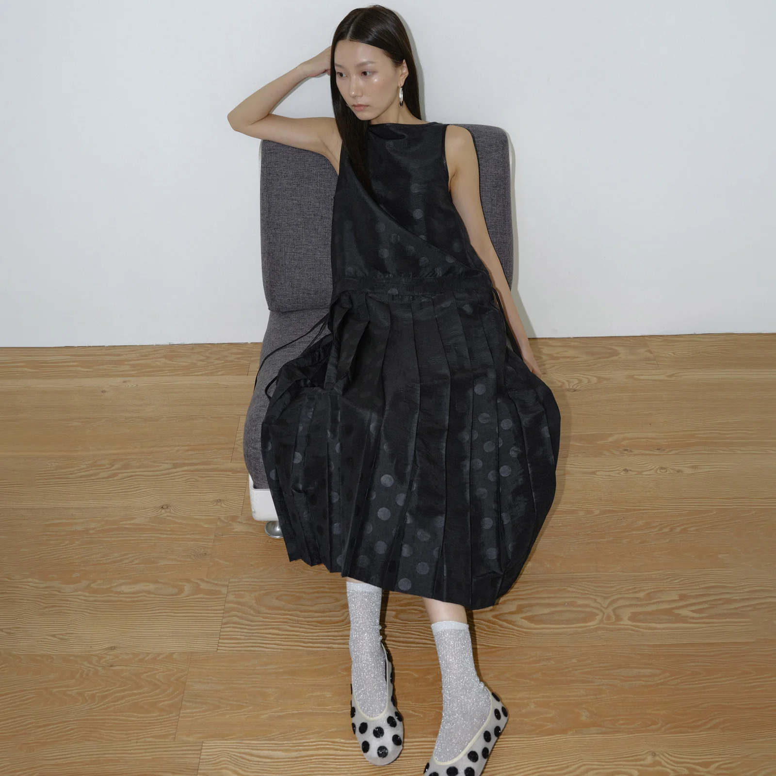 BIG DOT PLEATED MAXI DRESS / BLACK