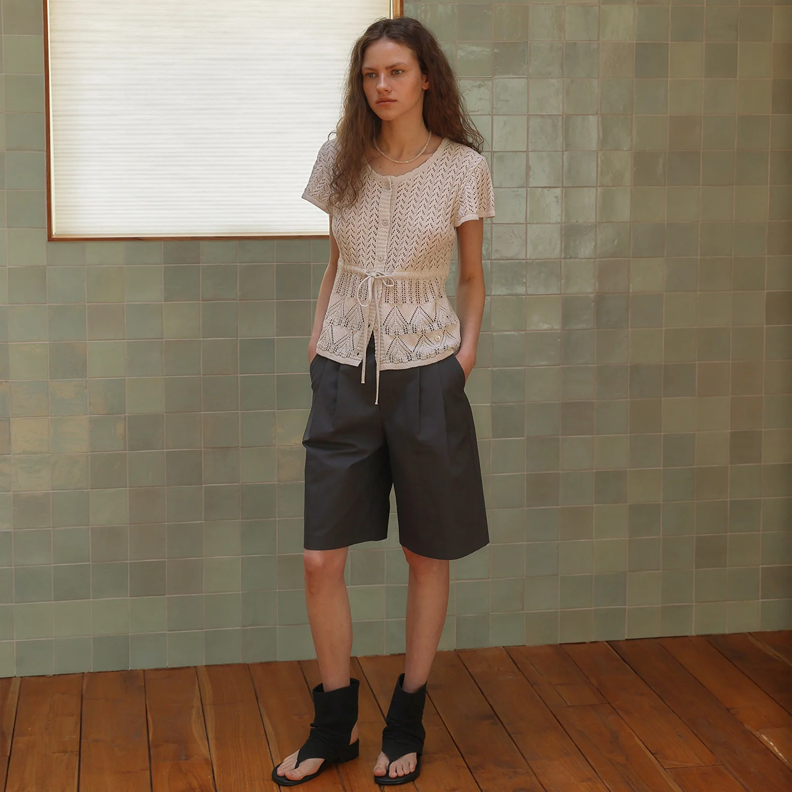 BUTTON STRAP MIDI PANTS