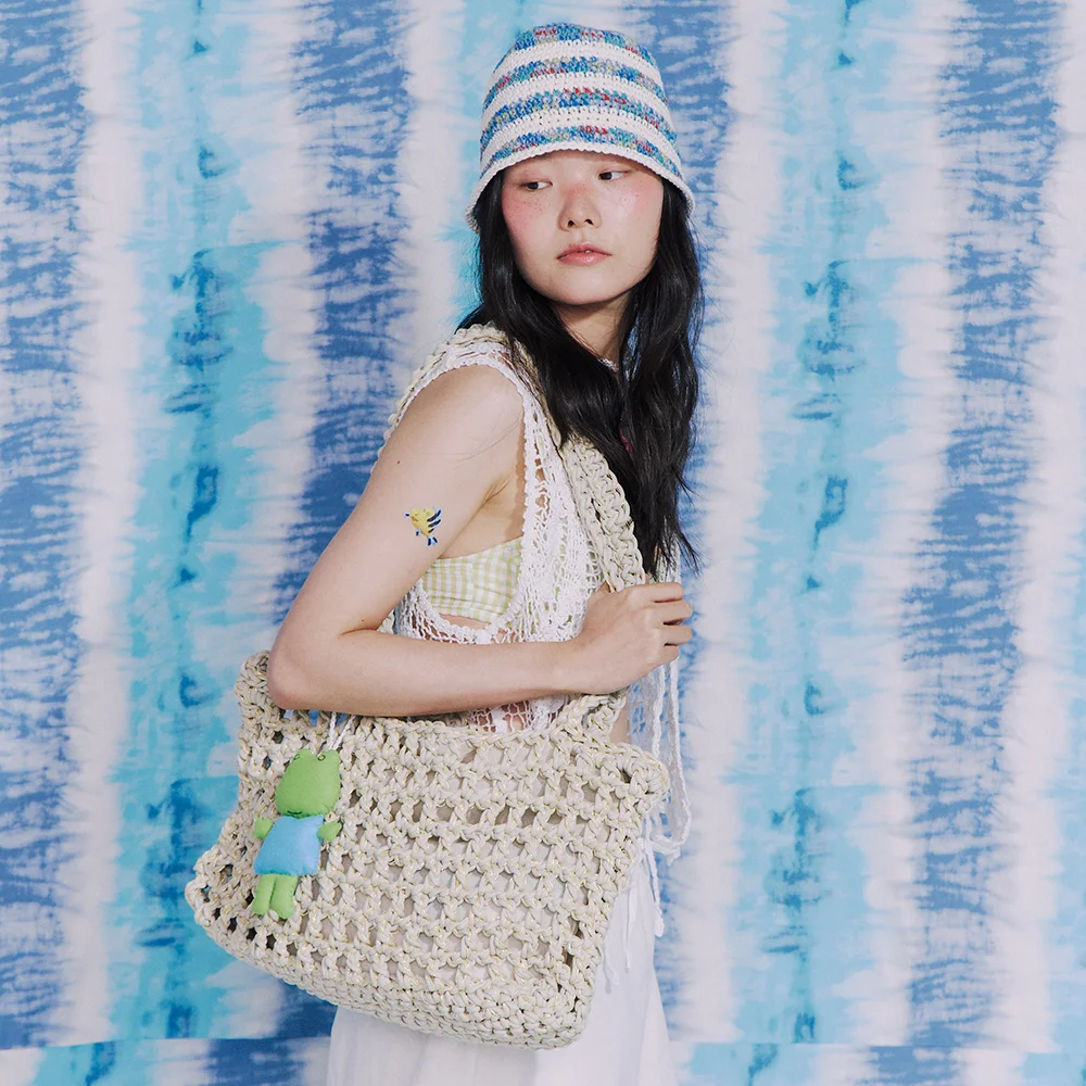 WATERY TRAVEL NET MELON