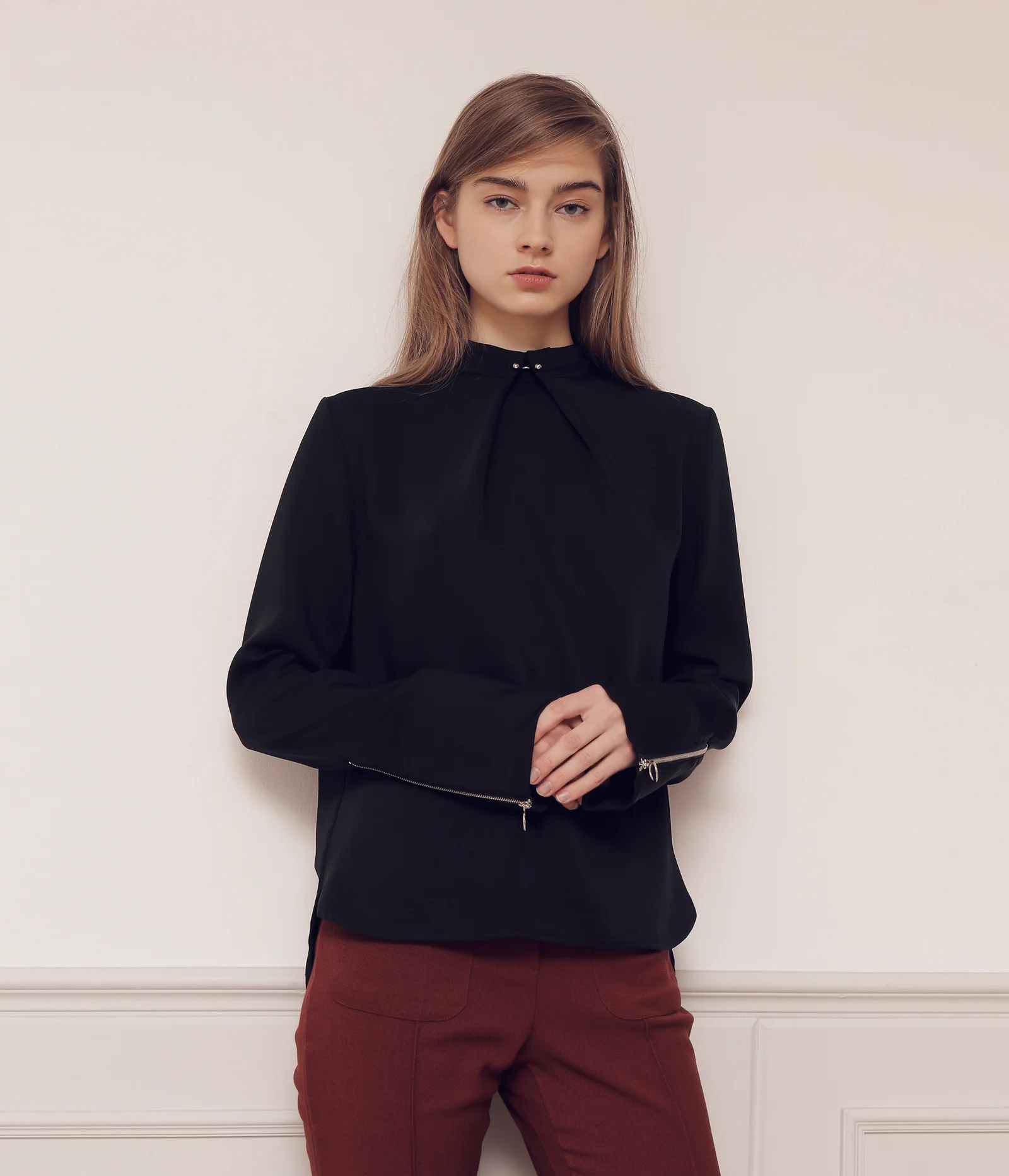 TUCK COLLAR BLOUSE_BLACK