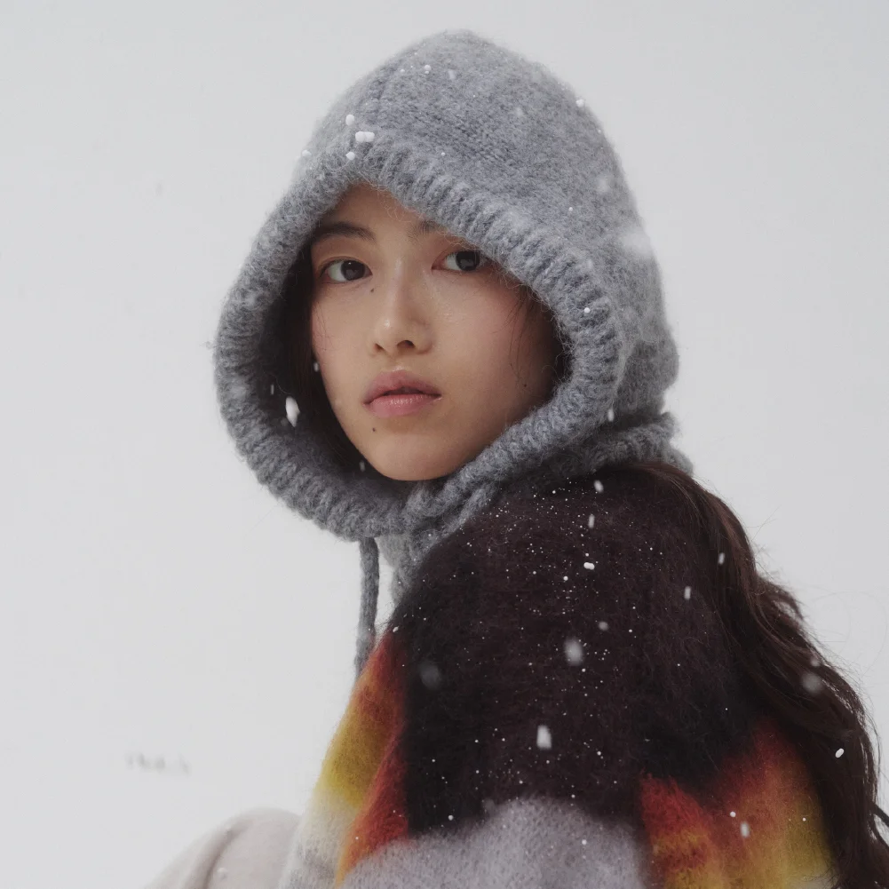 Larva balaclava_grey