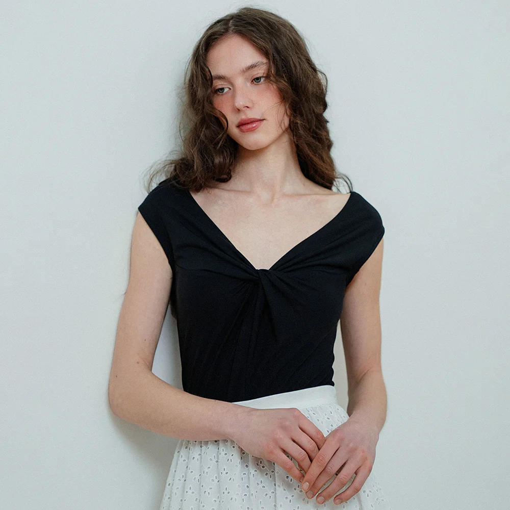 Twist-front sleeveless top_Black