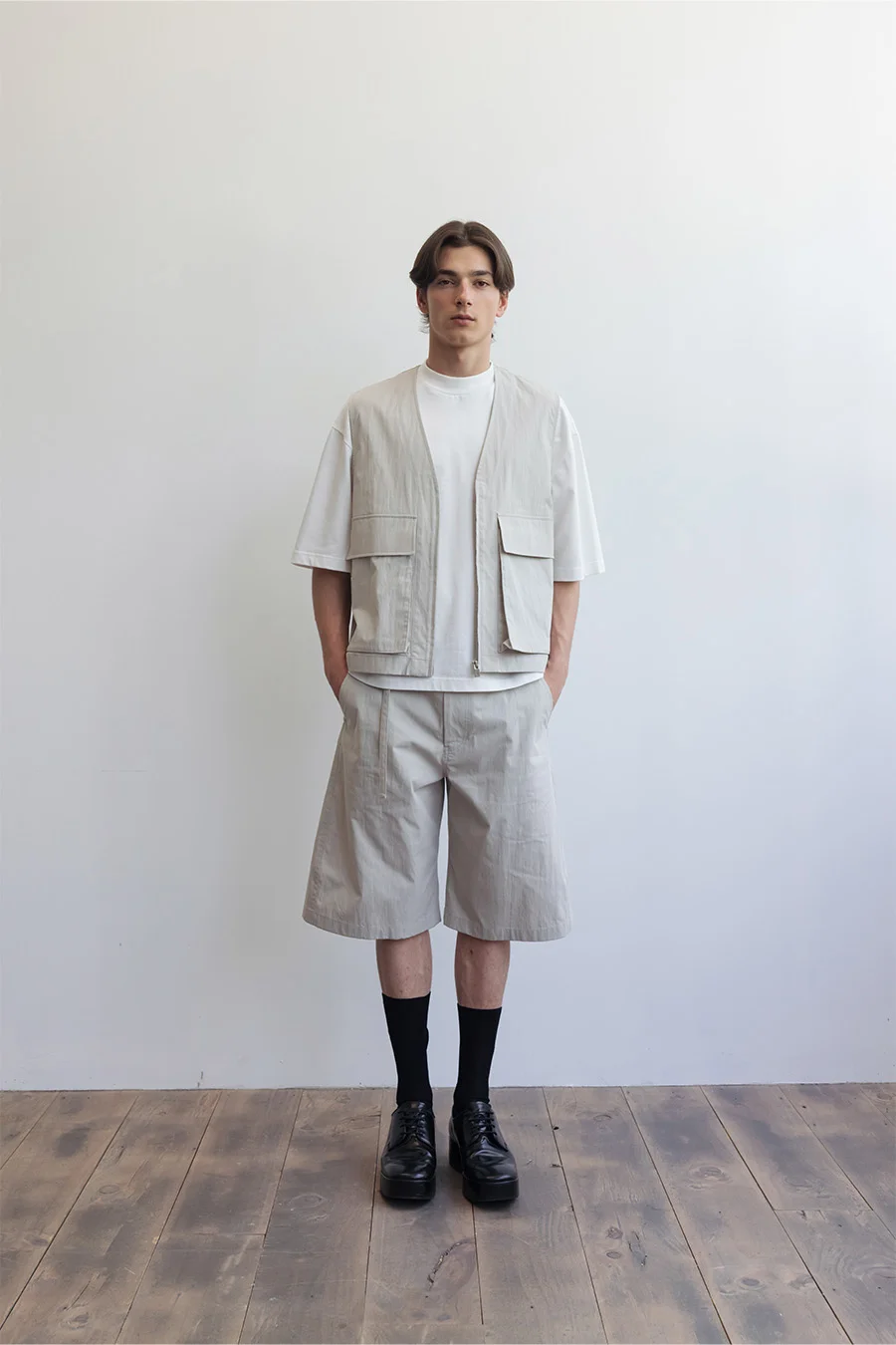 BELTED CURVED SHORTS