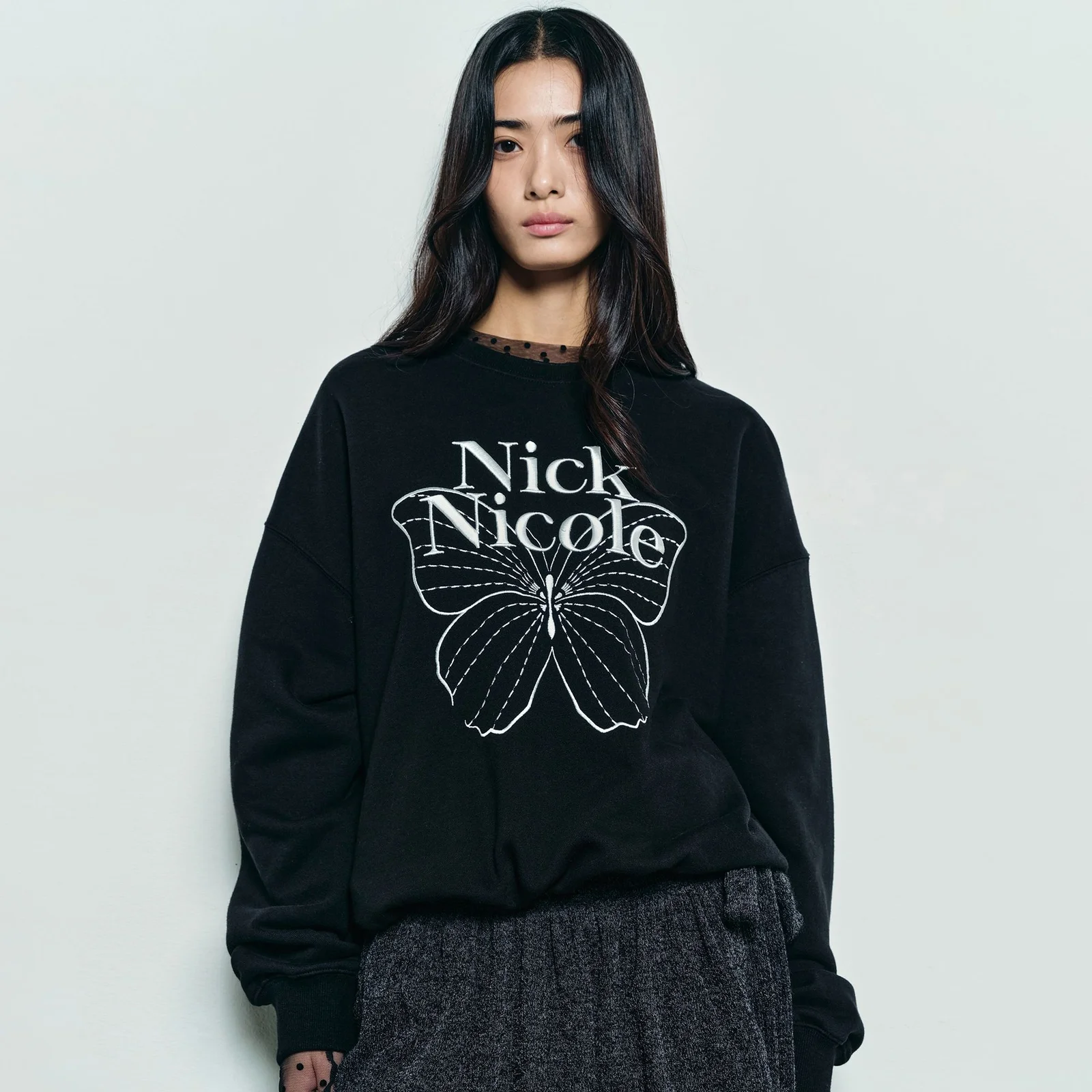 VOLUME BUTTERFLY SIGNATURE SWEATSHIRT_BLACK WHITE