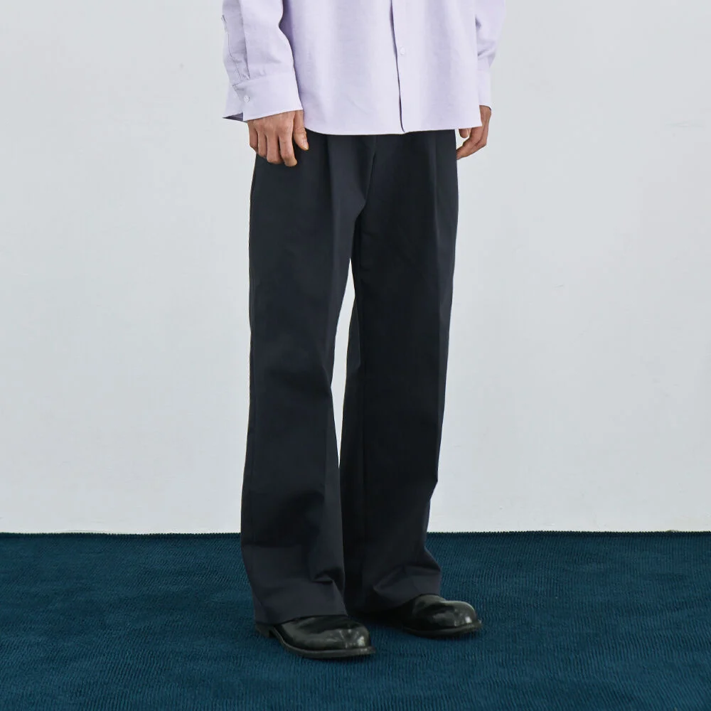 Straight wide two tuck banding chino pants