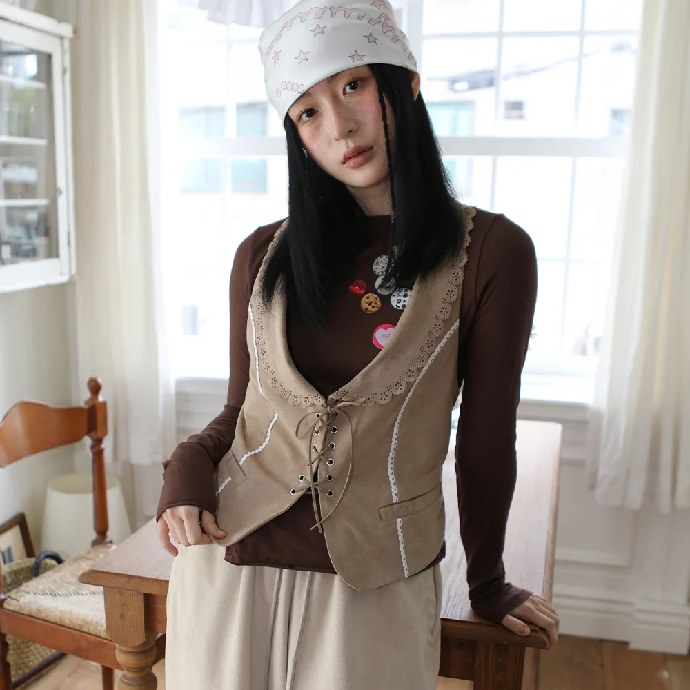 SUEDE SCALLOP COLLAR LACE-UP VEST MOCHA BEIGE