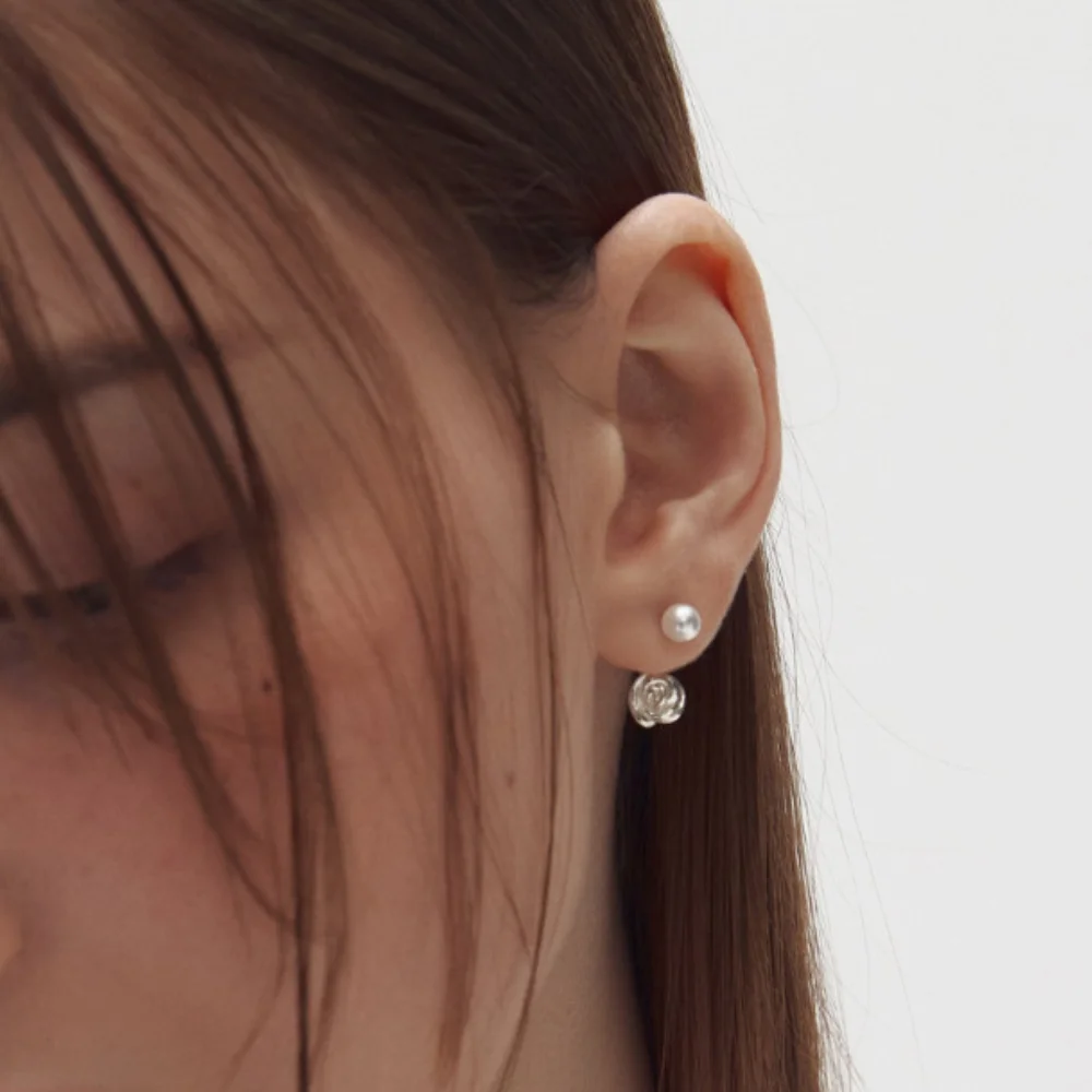 Petit rose pearl earrings (2 colors)