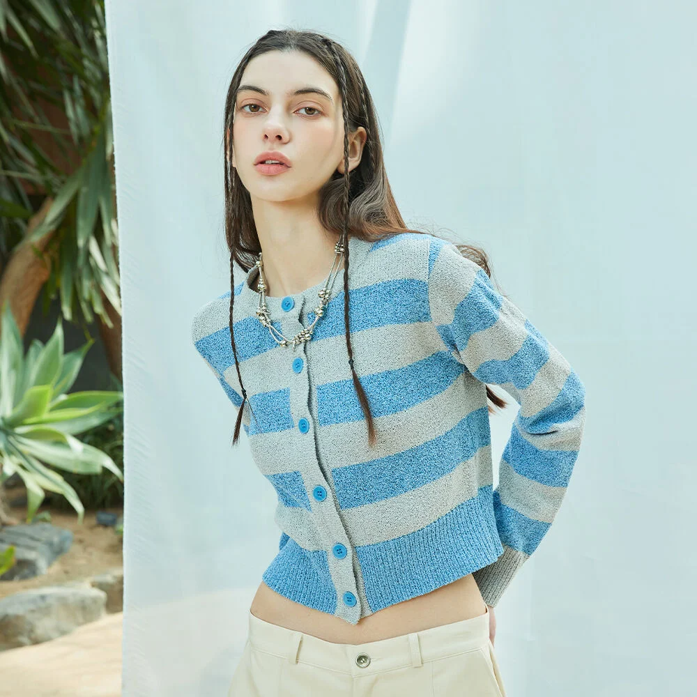 L9 BOUCLE CARDIGAN(LIGHT BLUE)