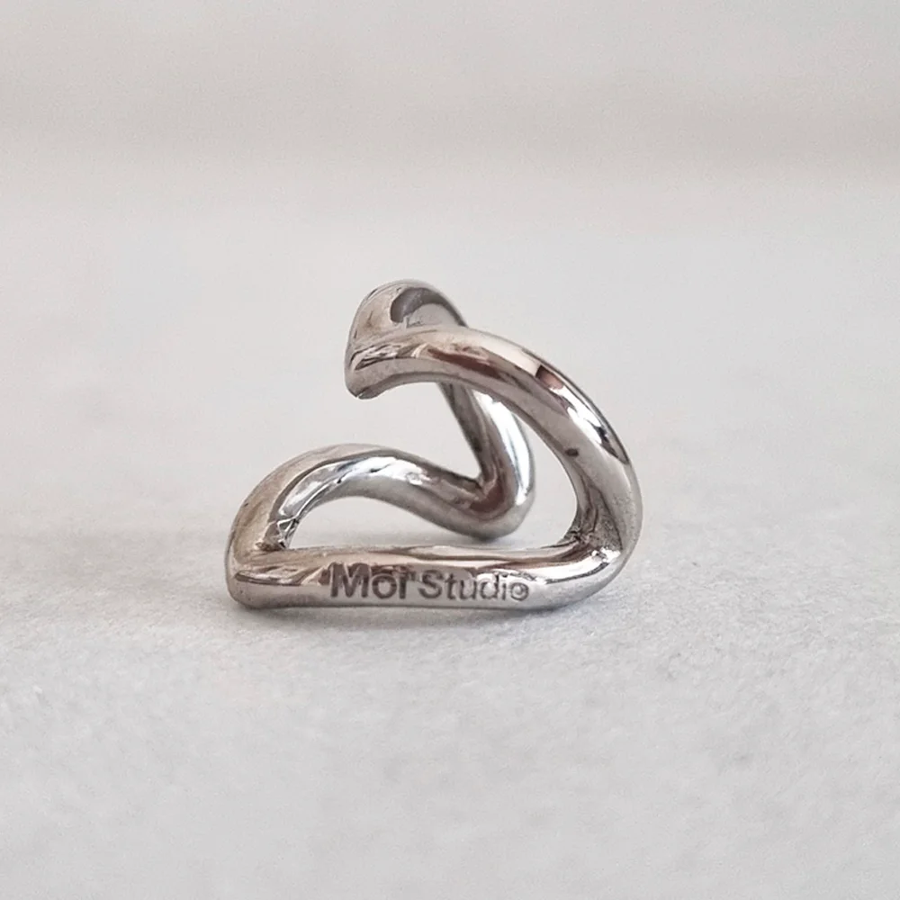 Cubic Heart Earcuff