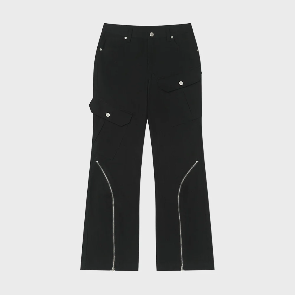 ZIPPER BOOTSCUT CARGO PANTS IN BLACK