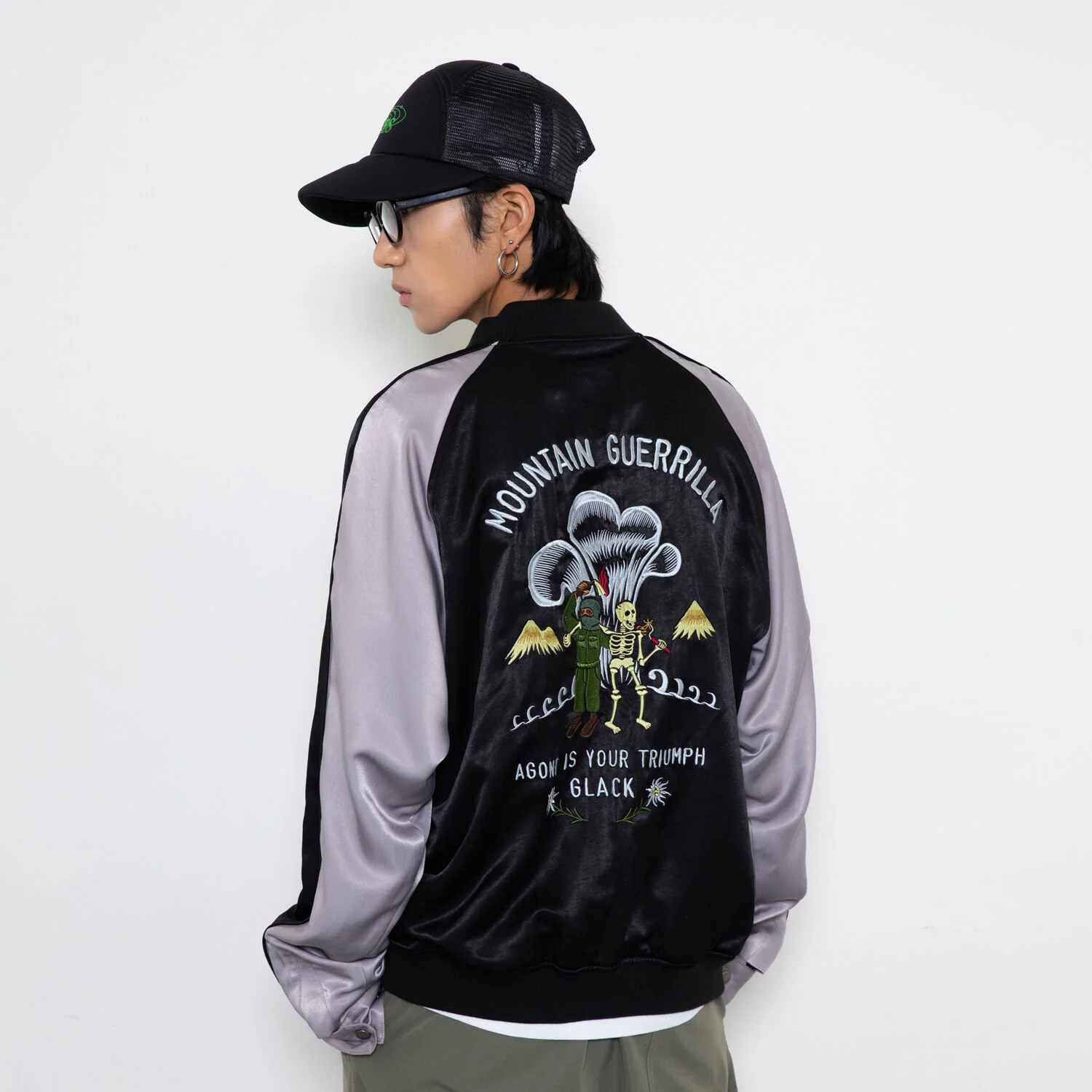 Resistance Sukajan (BLACK)