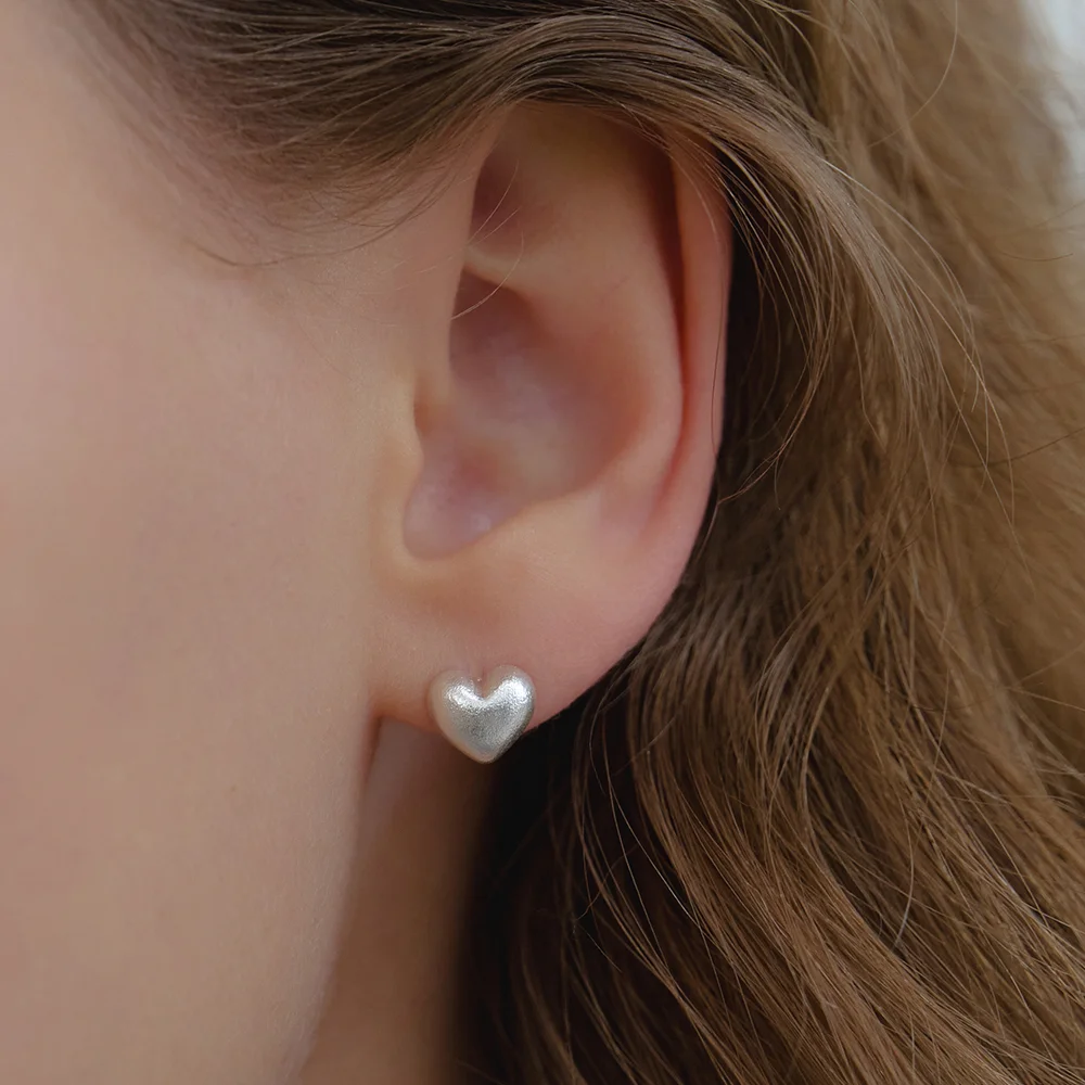 MATTE DAMAGE HEART EARRING_S JE029