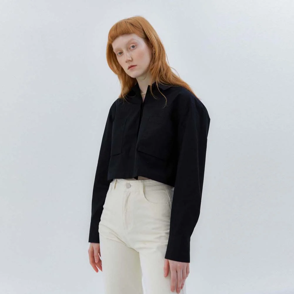 BACK RIBBON POINT CROP COTTON SHIRT - BLACK