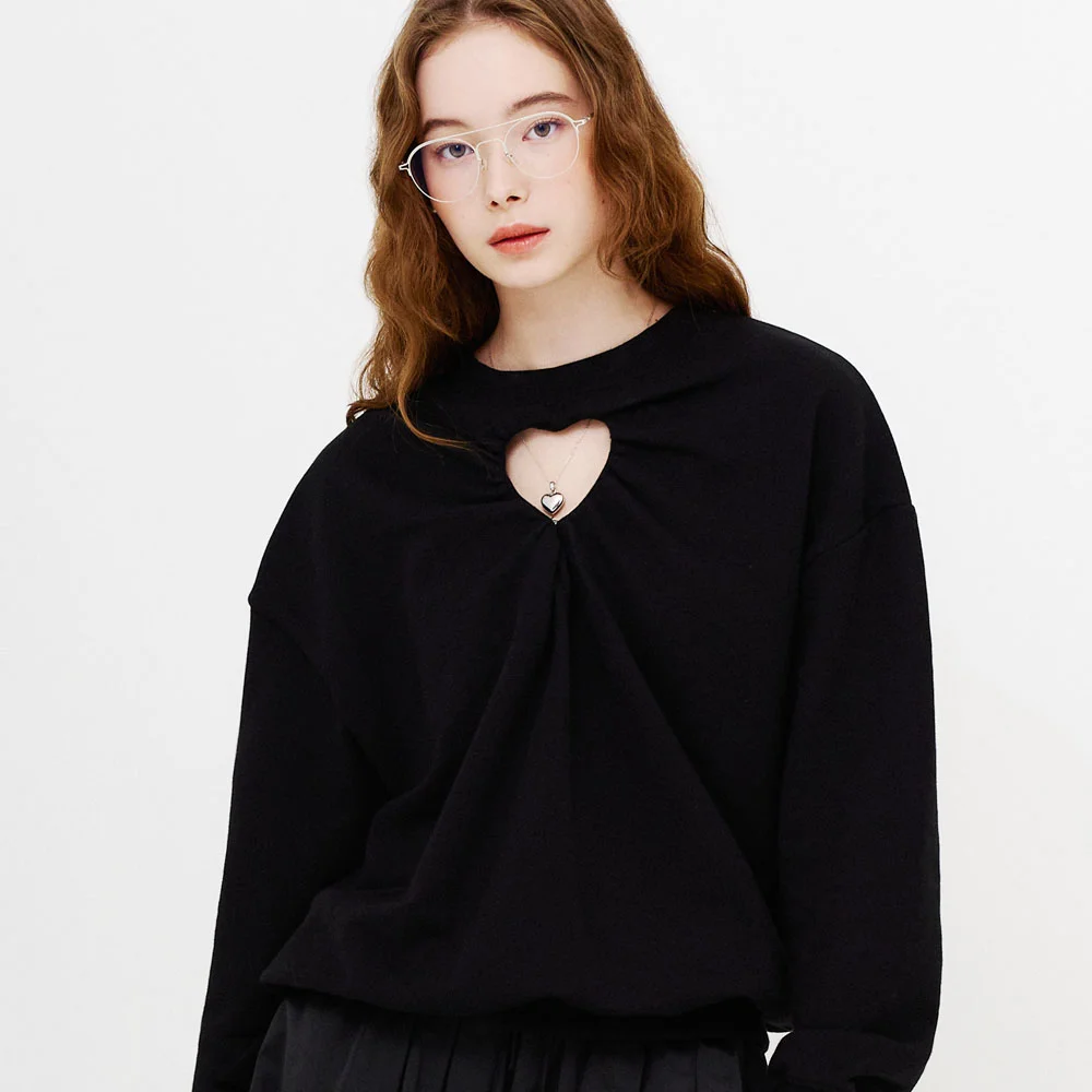 CUT OUT HEART SHIRRING SWEAT SHIRTS(BLACK)