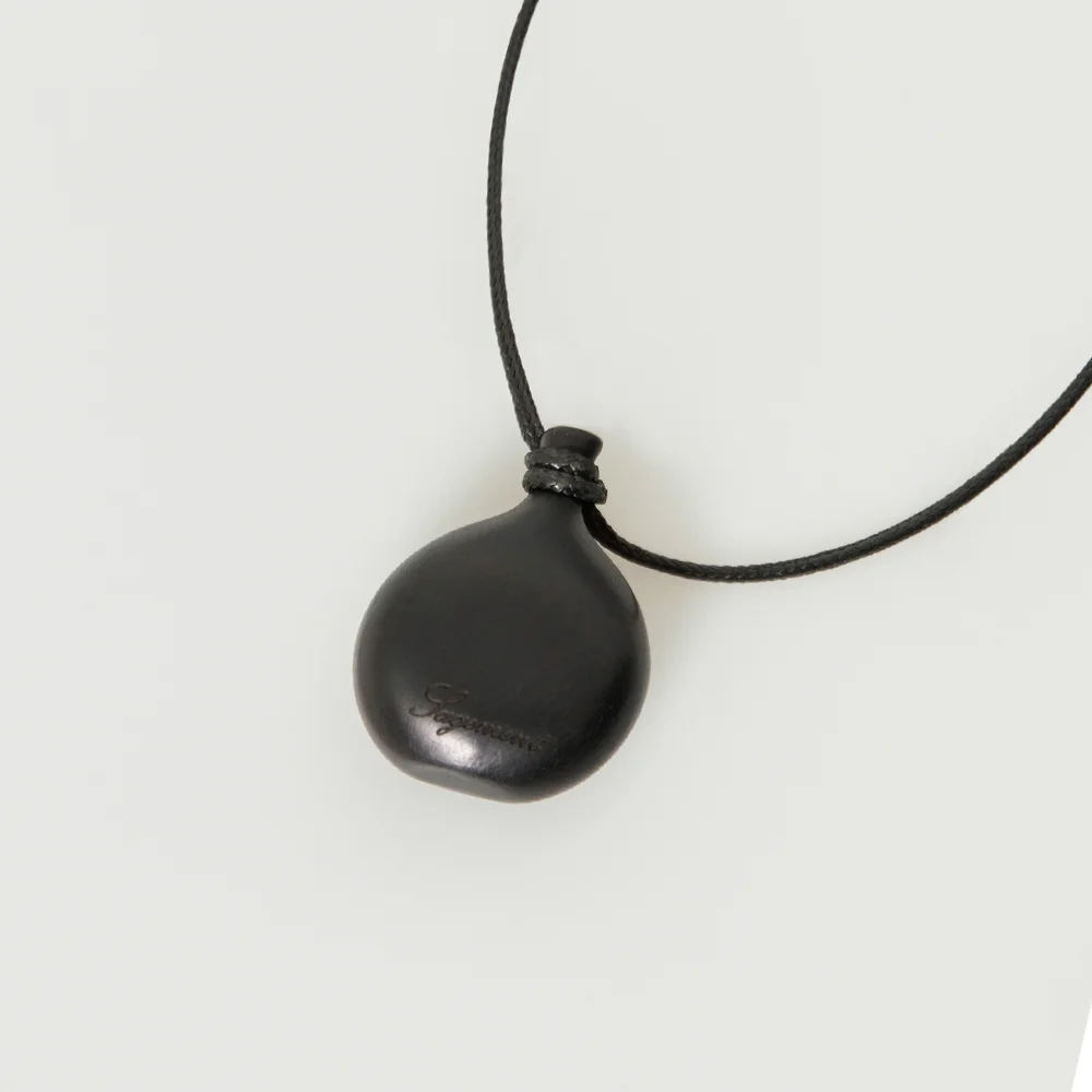 AMULET ENGRAVED WOOD NECKLACE_BLACK